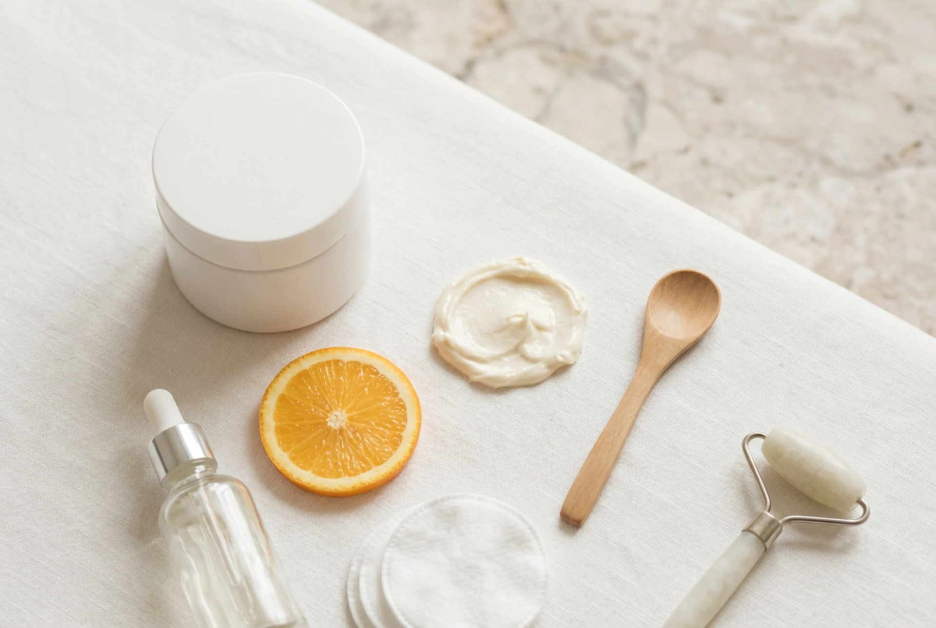 Maska s vitaminem C: jak ji používat a s čím ji kombinovat v péči o pleť