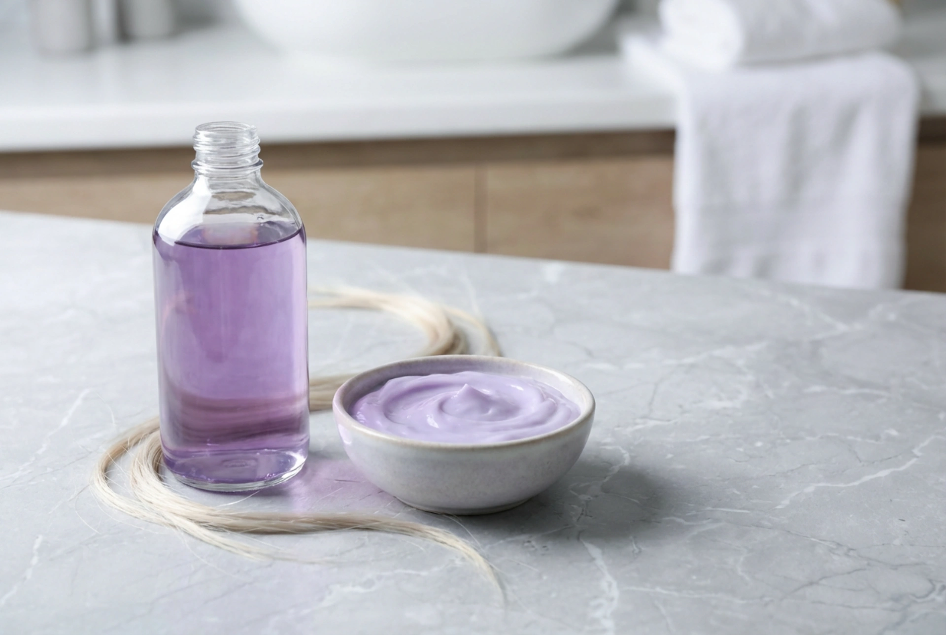 Fialový šampon na žluté vlasy: jak ochladit odstín blond