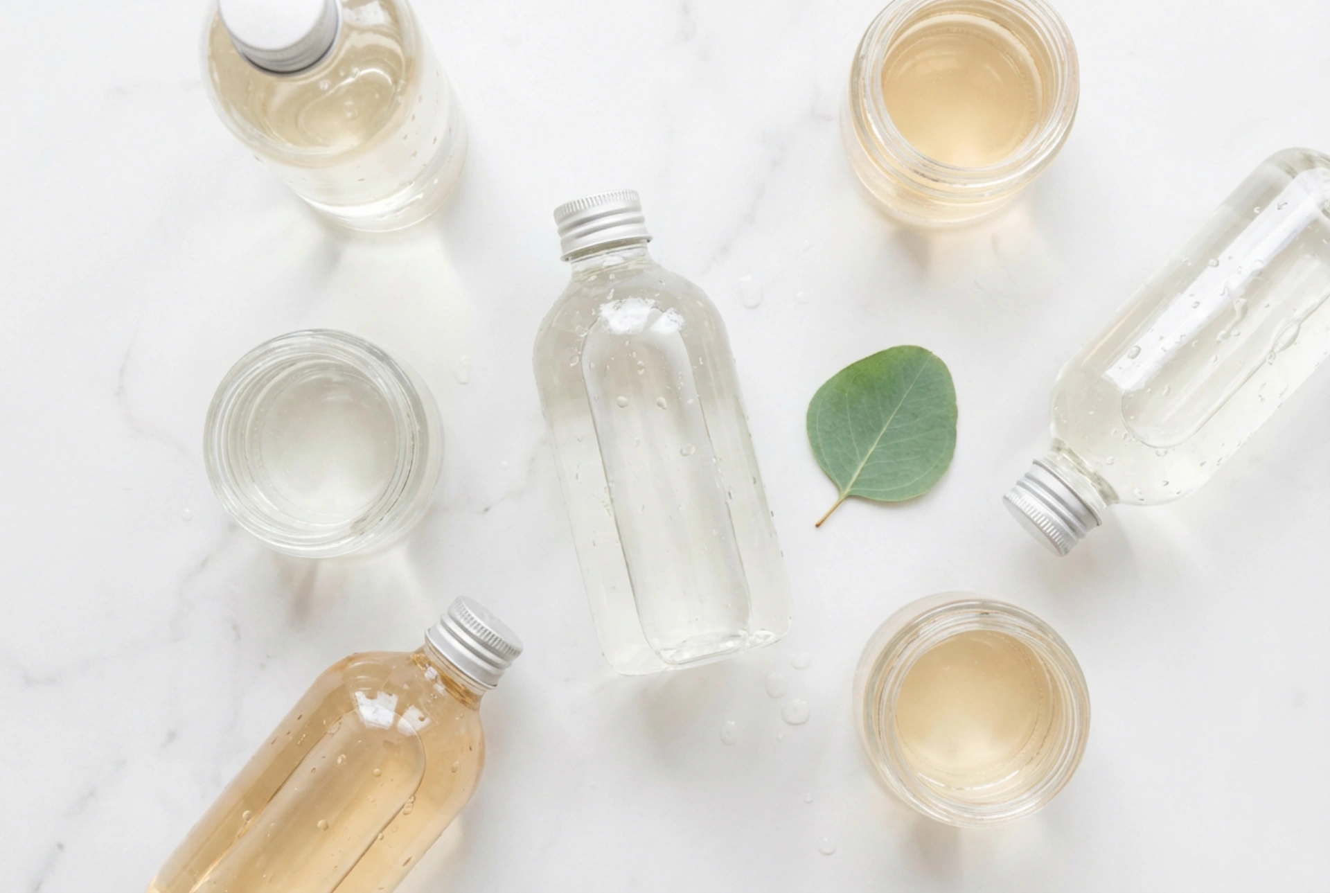 Lehké šampony na vlasy: Jak vybrat ten správný, aby nezatěžoval účes