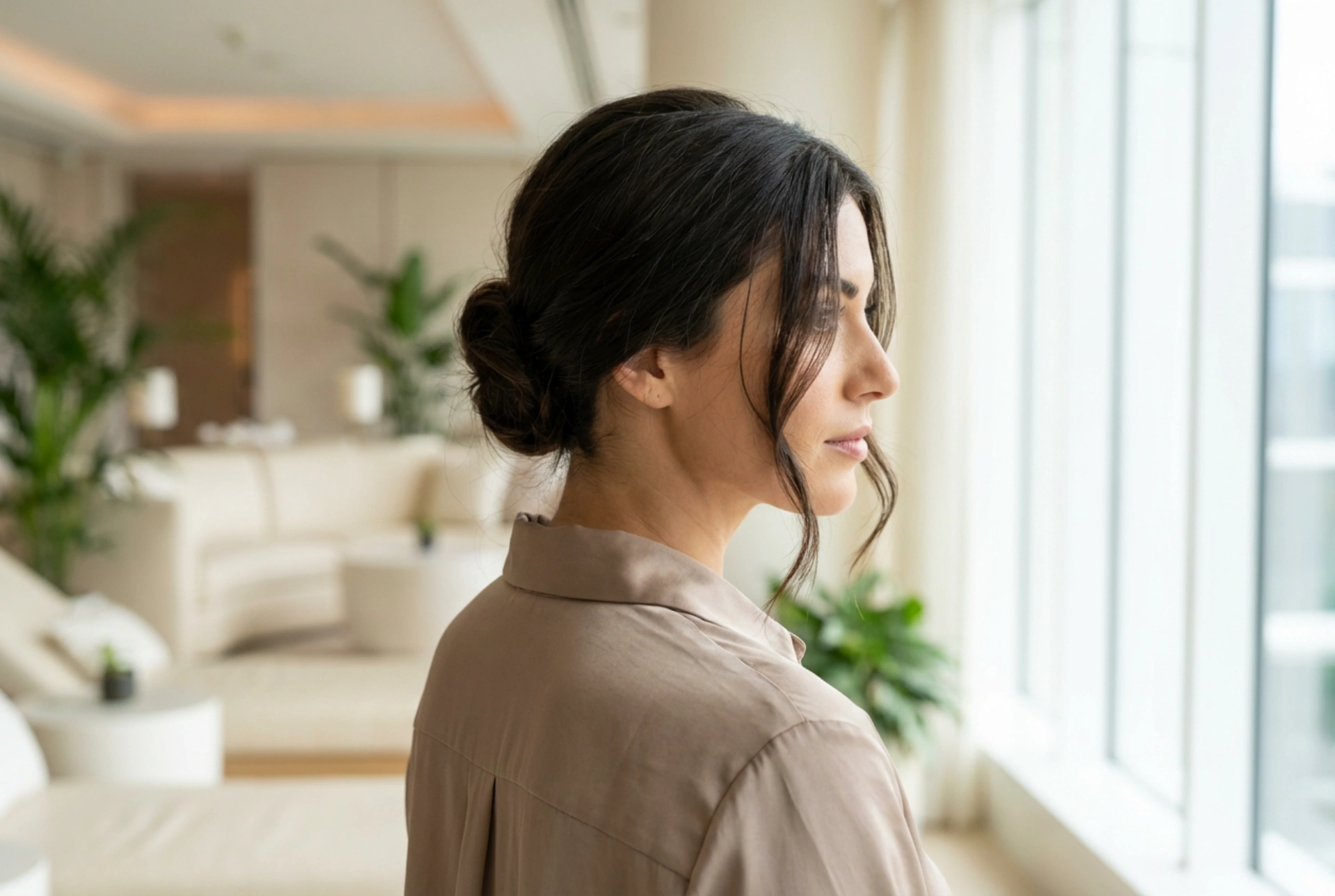 Elegantní účes pro matku nevěsty: jemnost a trvanlivost po celý den