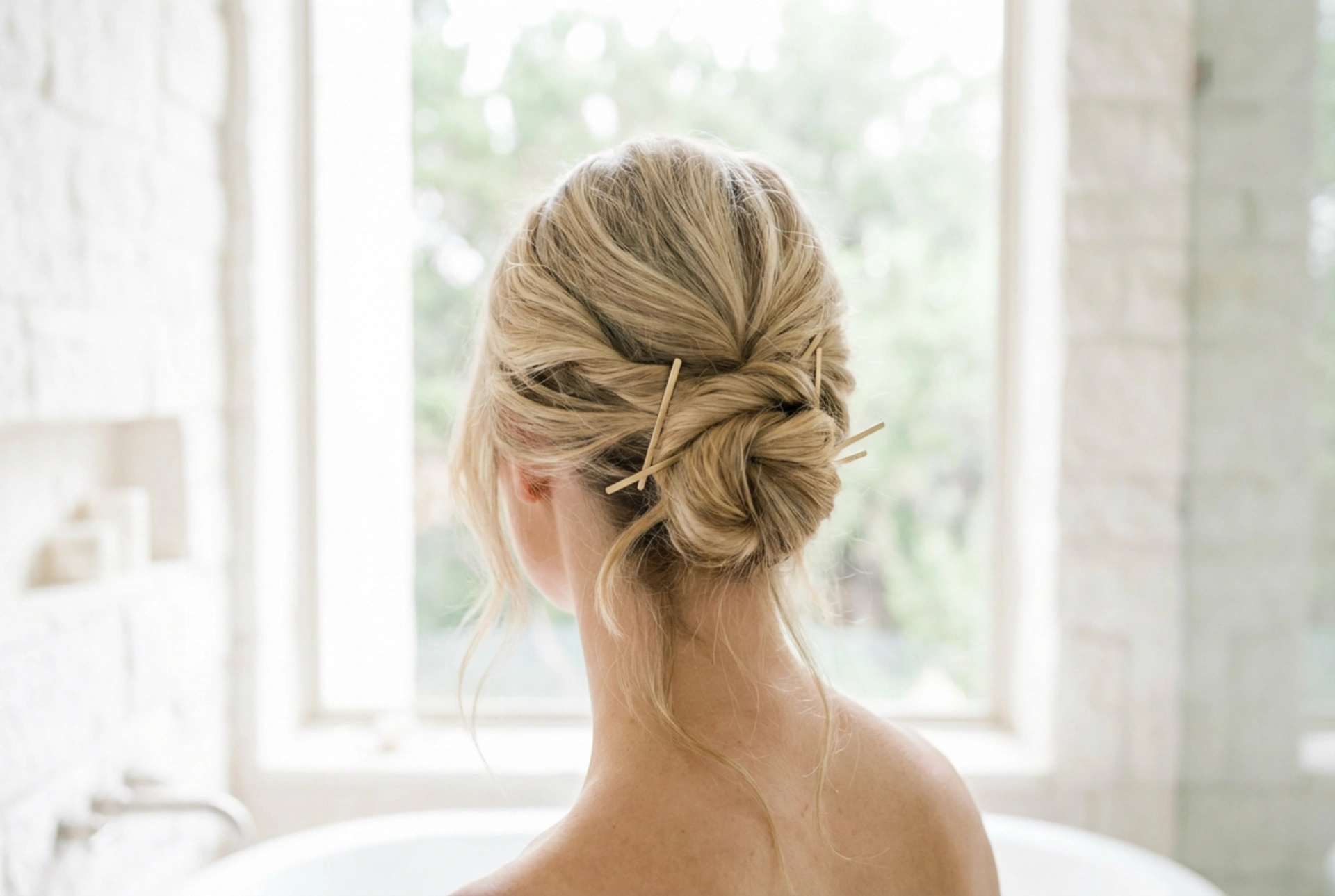 Jemné účesy a drdoly: Jednoduché konstrukce, fixace a dlouhá výdrž