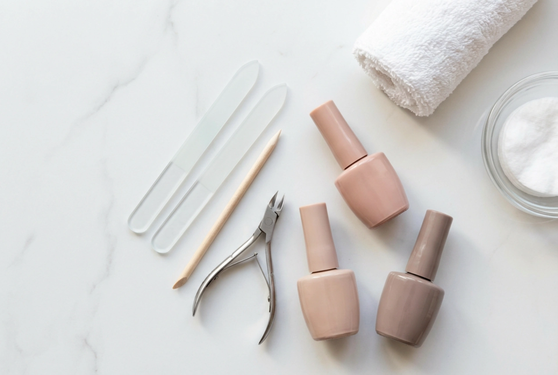 Profesionální sada na nehty: čím se liší od domácí a jak ji vybrat