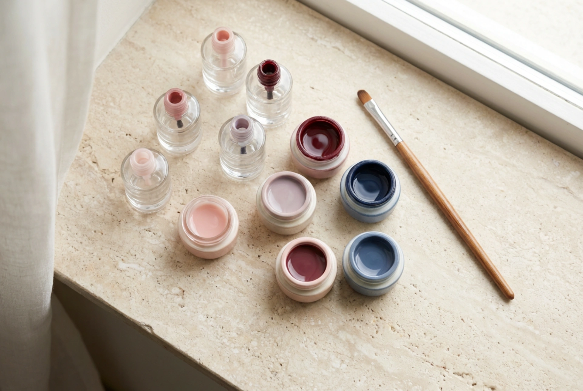 Sada gelů na nehty: typy hustoty, barvy a použití