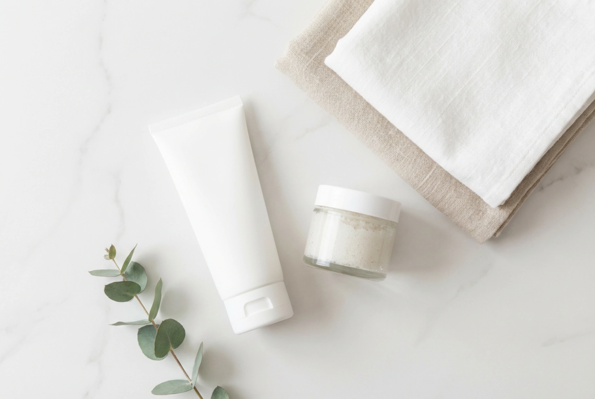 Depilace hýždí: metody pro hladkou pokožku a těžko dostupná místa