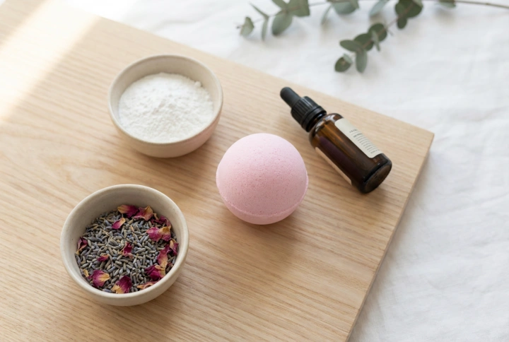 Přírodní šumivé koule do koupele: jednoduché ingredience a postup přípravy