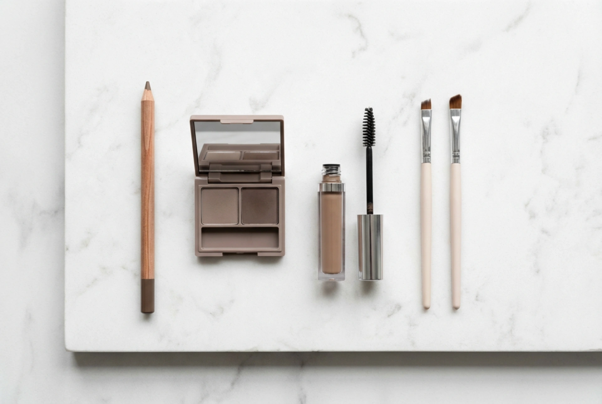 Čím si malovat obočí: produkty, nástroje a jednoduché techniky